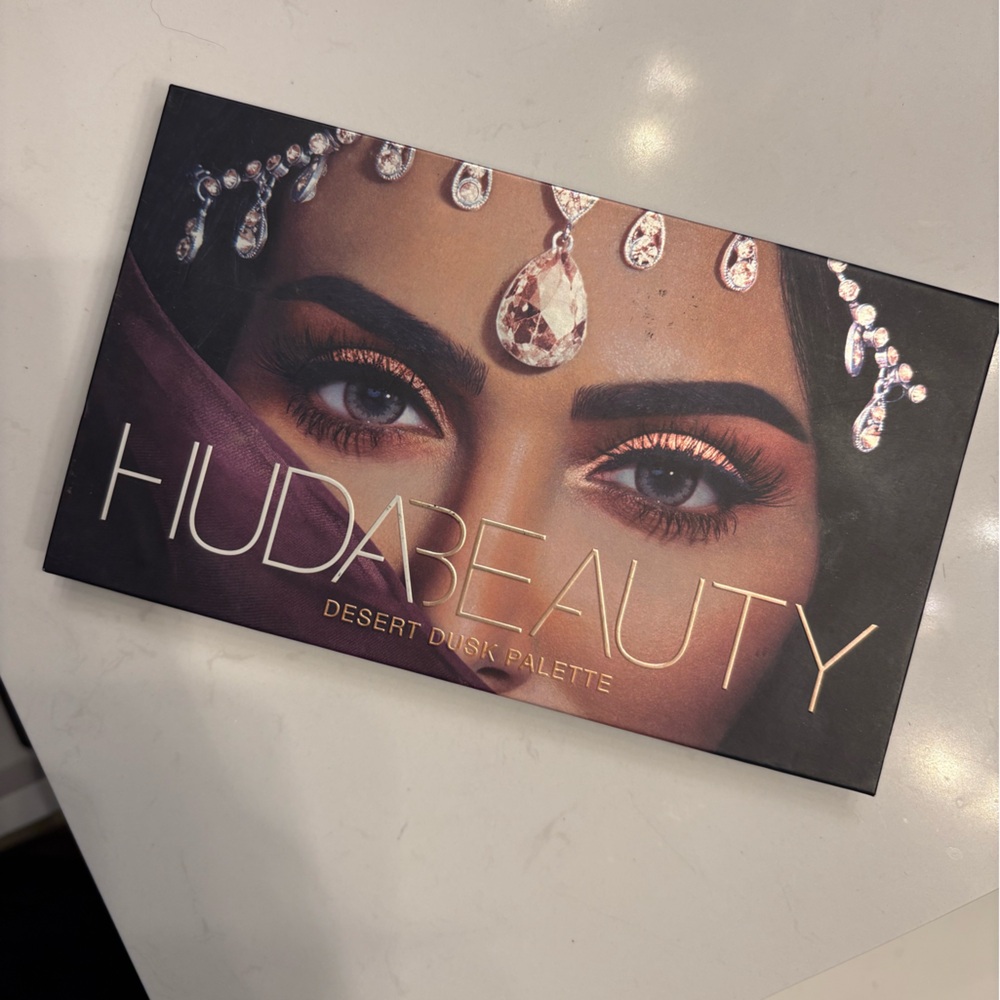 HUDA BEAUTY Desert Dusk Palette - Rich Eye Shades